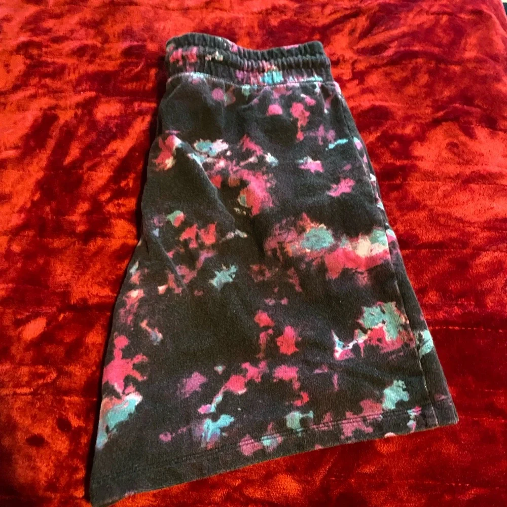 Shorts - Picture 2 of 6